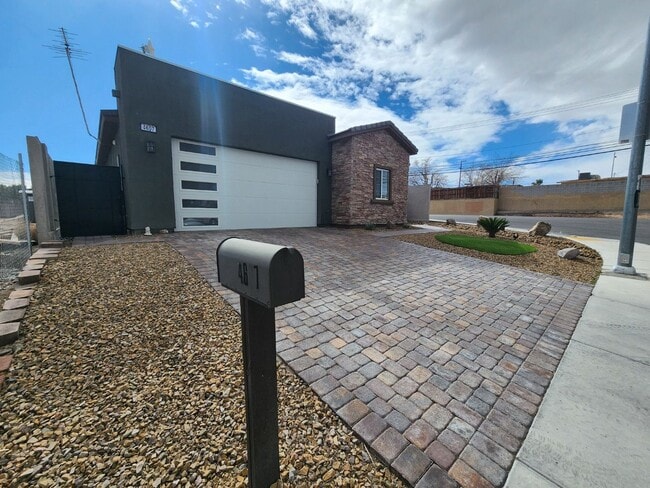 Building Photo - Single Story with Casita