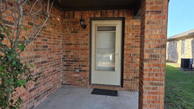 Foto del edificio - 5605 Clyde Ln