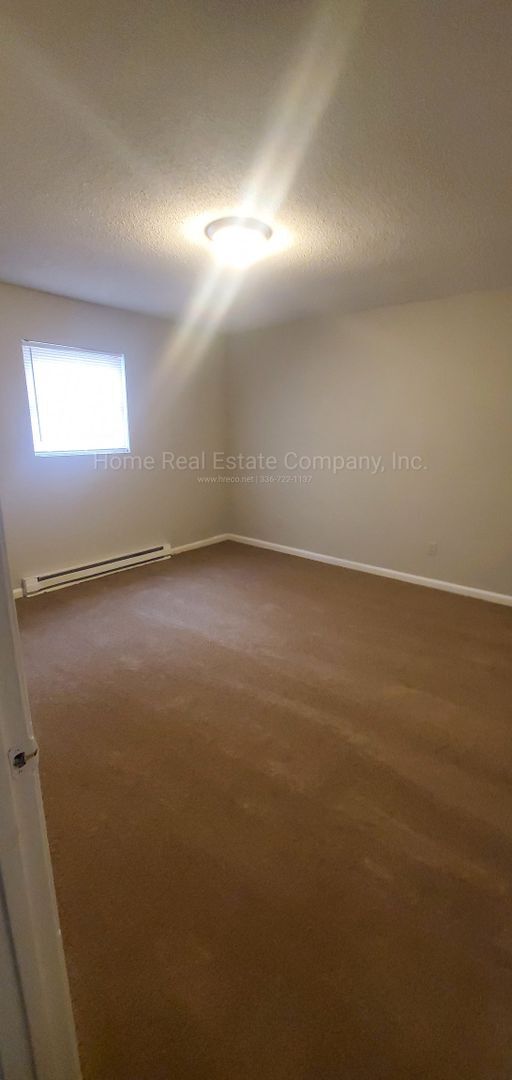 Foto del edificio - 3011 Broadbay Dr