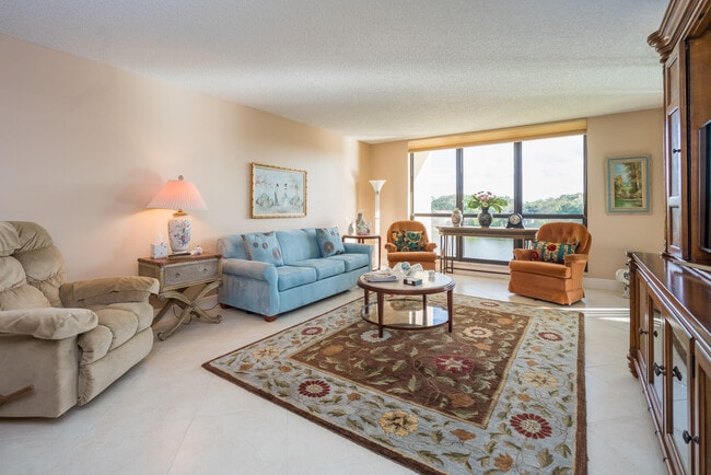 Building Photo - 5188 Woodland Lakes Dr