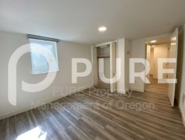 Building Photo - 3552 NE Killingsworth St