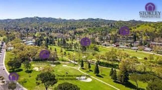 Foto del edificio - 1200 Singingwood Ct