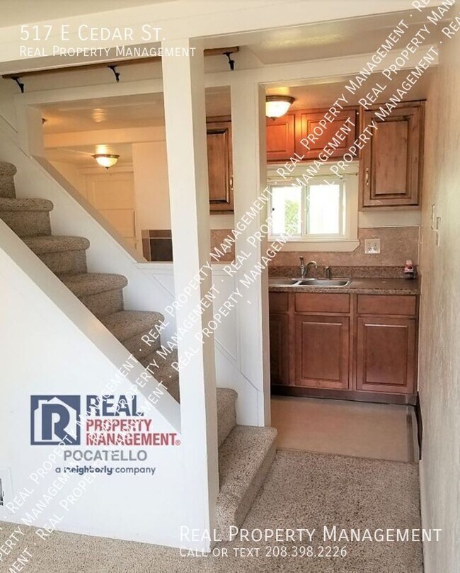 Building Photo - 517 E Cedar St