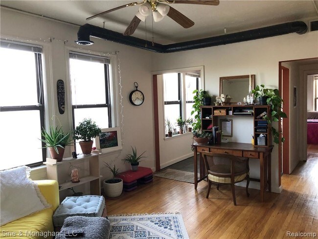 Foto del edificio - 15224 E Jefferson Ave