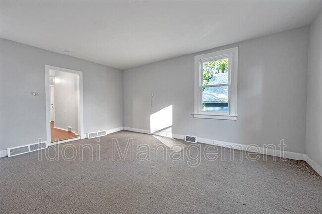 Foto del edificio - 327 Broad St