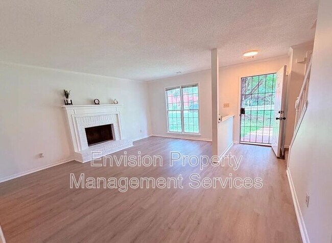 Foto del edificio - 702 Redland Dr