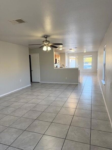 Foto del edificio - 17808 Golden Valley Dr