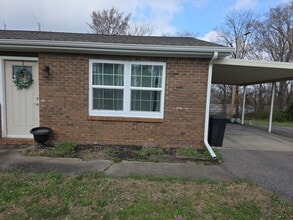Building Photo - 441 Native Cir