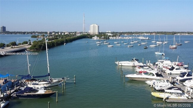 Foto del edificio - 7904 West Dr