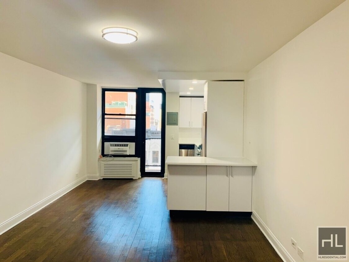 Primary Photo - EAST 35 STREET
