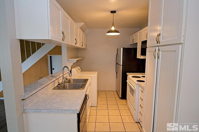 Building Photo - 693 Pine Meadows Dr