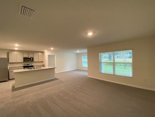 Building Photo - Desirable SE Ocala Neighborhood - Deer Path - 3/2/2 *Won't Last*