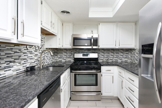 Foto del edificio - 267 Deepwood Dr