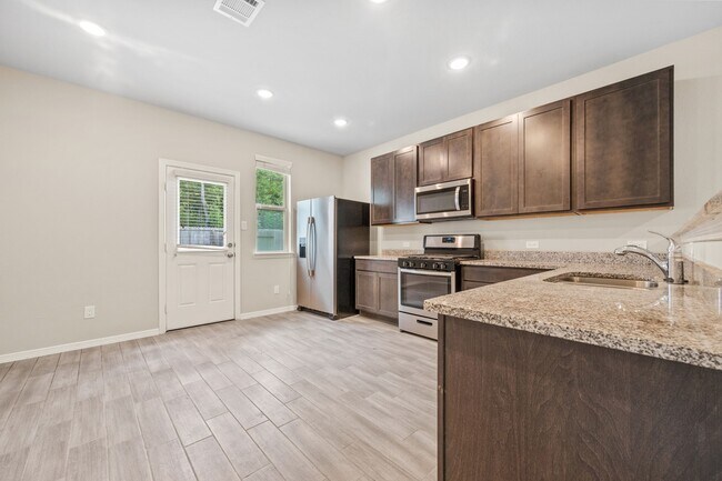 Building Photo - 24734 Russet Bluff Trl