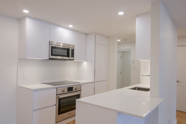 Building Photo - Les Appartements St Lambert