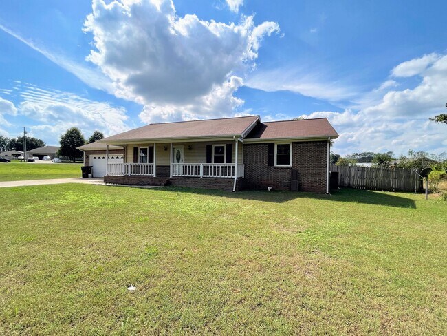 Building Photo - 112 Hazelwood Dr