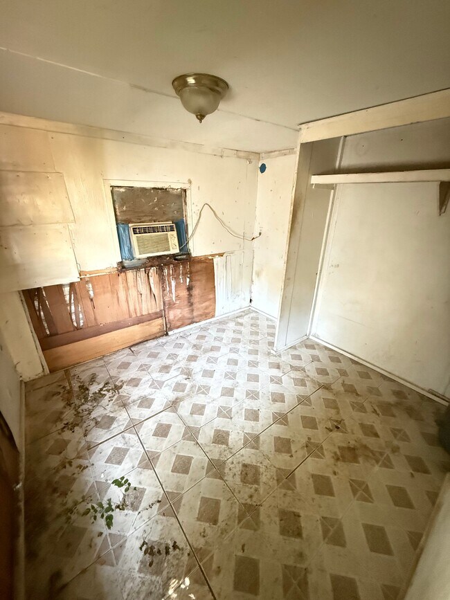 Foto del edificio - 622 N Beach St