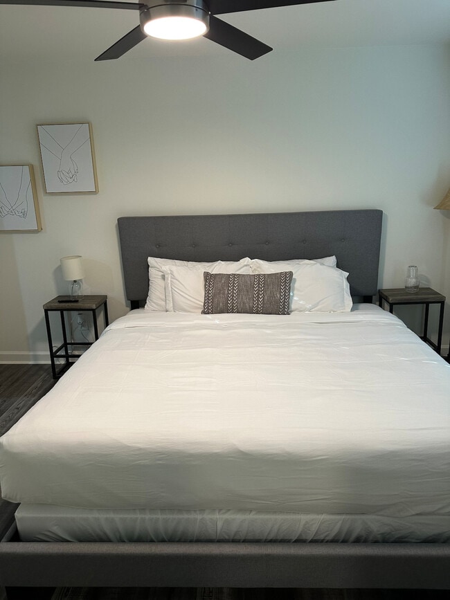 Building Photo - 121 Forest St