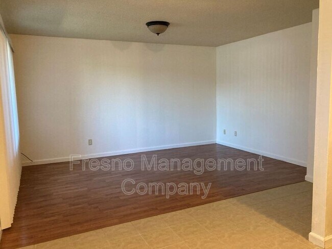 Building Photo - 2318 N Angus Ave