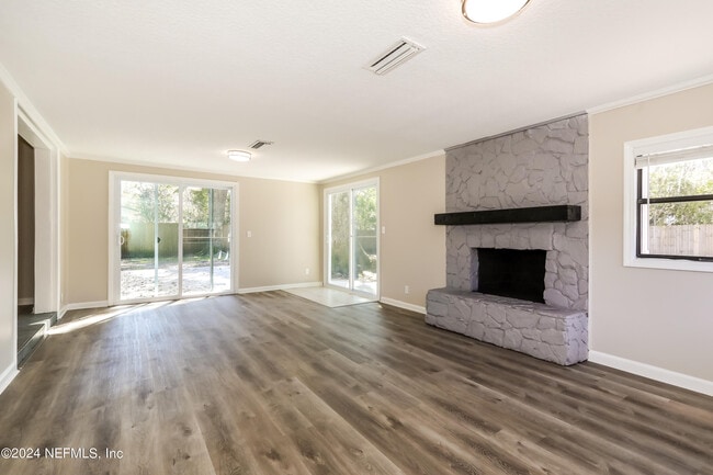 Foto del edificio - 1220 Arbor Cir