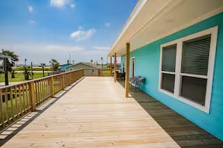 Foto del edificio - 305 Jettyview Rd