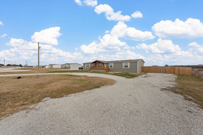 Building Photo - Spacious Country Living In Gholson