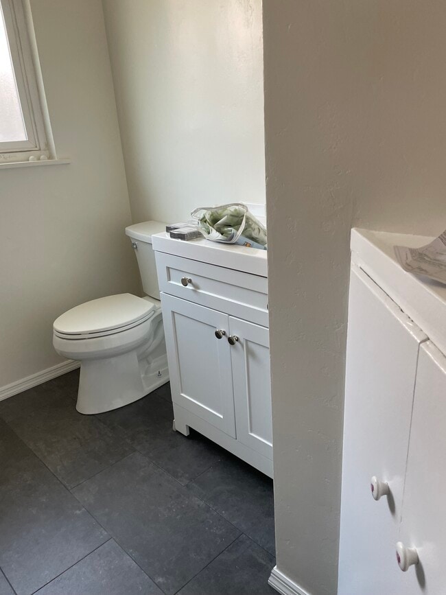 bathroom - 1010 E 2nd Ave