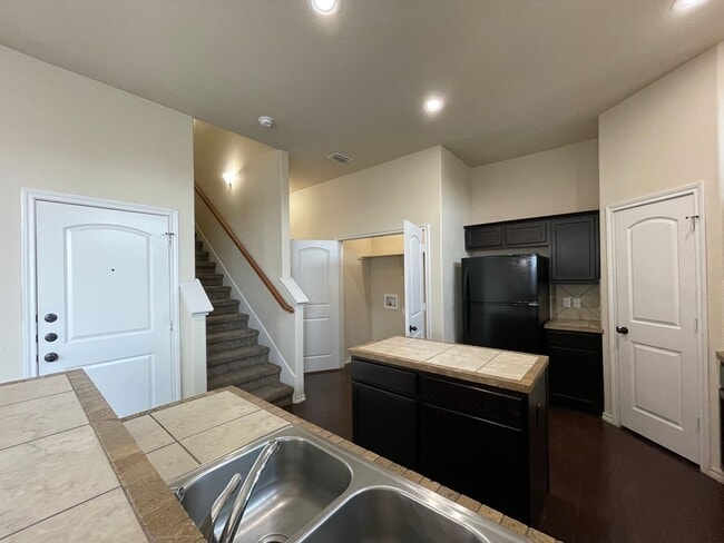 Building Photo - 166 Creekside Villa Dr