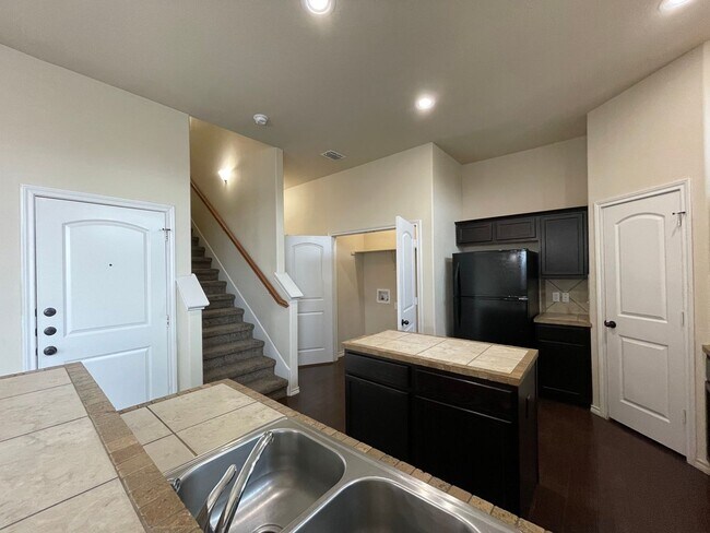 Building Photo - Townhome for rent