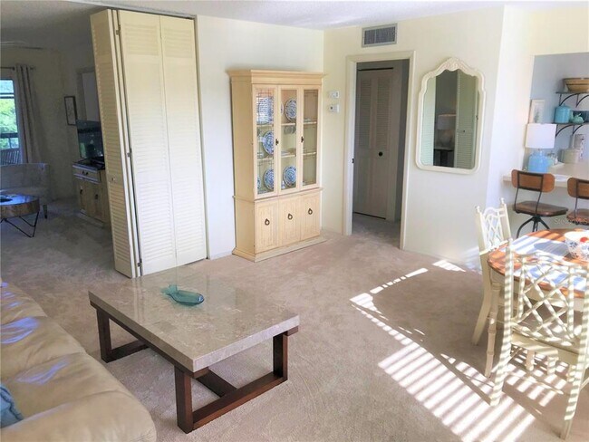 Foto del edificio - 4210 Ironwood Cir