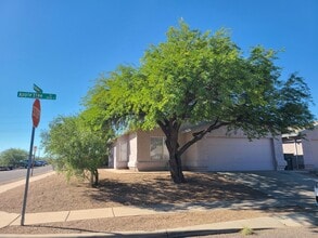 Building Photo - 8896 E Apple Tree Dr