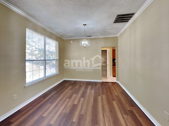 Foto del edificio - 6124 Sandstone Drive