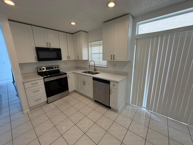 Building Photo - 3780 Amalfi Dr