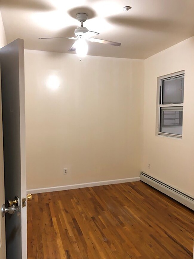 Building Photo - Super spacious 3 bedroom Bed Stuy apt.