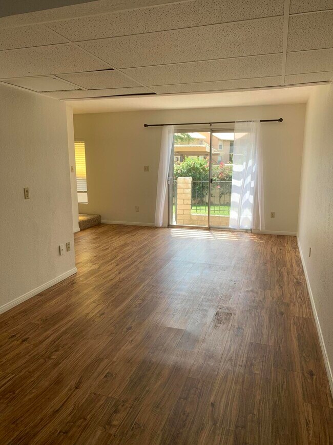 Foto del edificio - 40225-225 Harris Ln