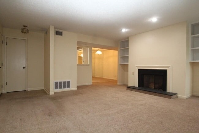 Foto del edificio - 574 Emory Oaks Way