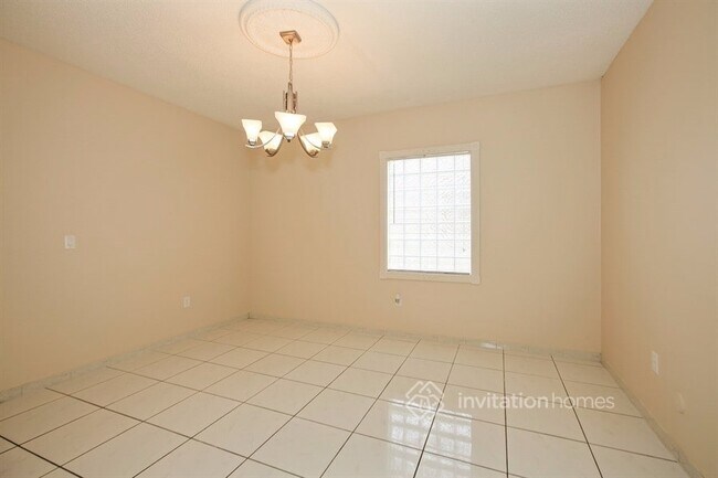 Building Photo - 3940 SW 153rd Ave