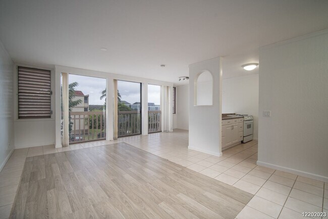 Foto del edificio - This 2 bedroom, 1 bathroom unit is on the 2nd story in the Makaha Valley Plantation condos. It is...