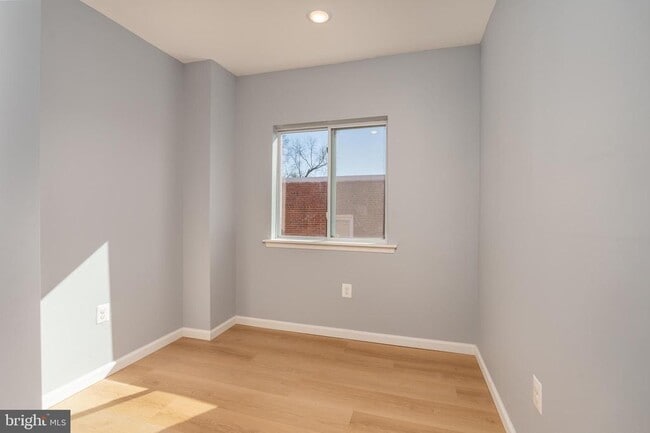 Building Photo - 4936 Nash St NE