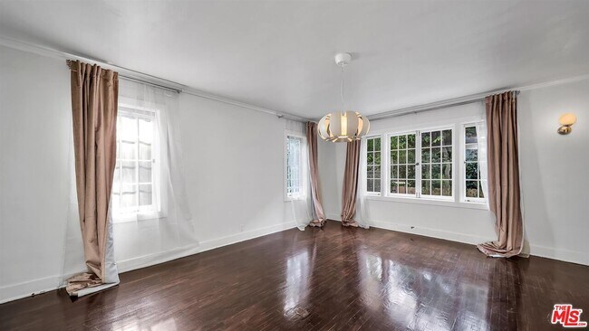 Foto del edificio - 618 N Rodeo Dr