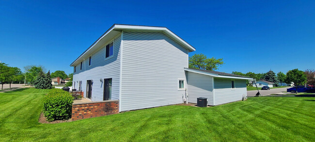 Building Photo - 1185 Foxboro Ct