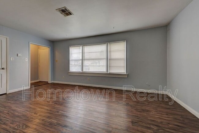 Building Photo - 430 Babb Dr