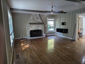 Building Photo - 505 Winding Way