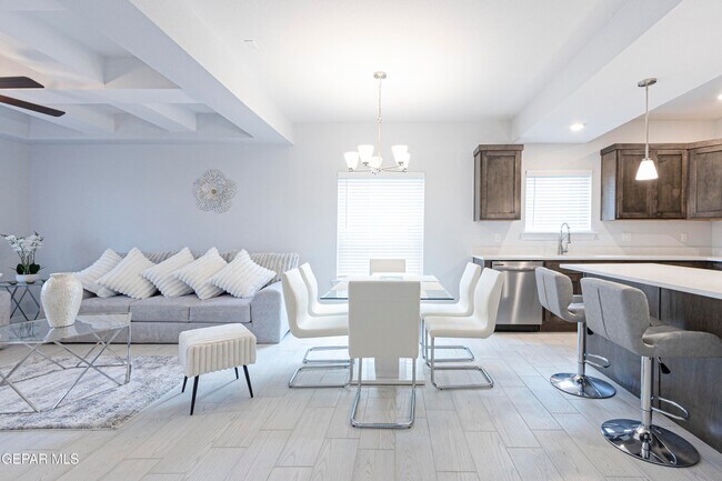 Foto del edificio - 546 Spanish Oak Dr