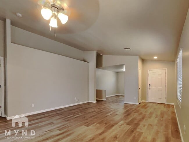 Building Photo - 25846 W Kendall St