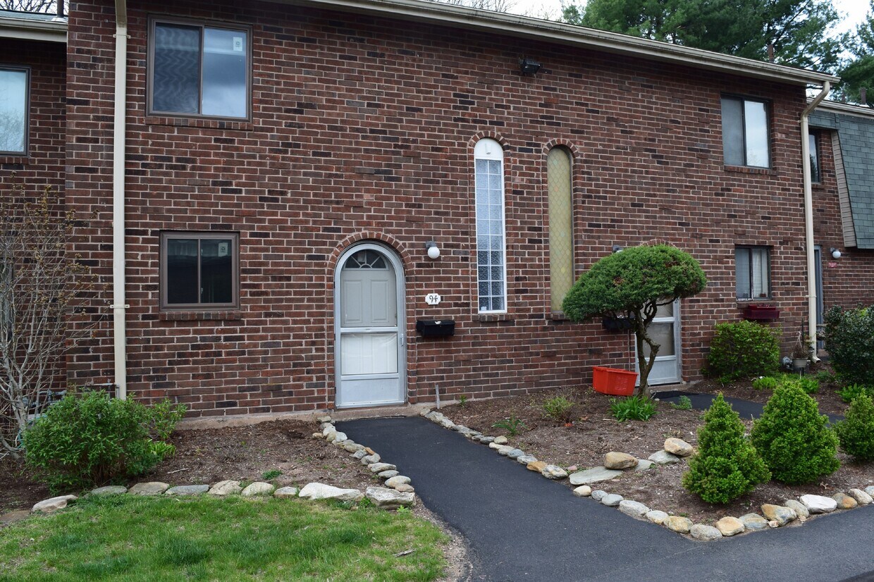 Primary Photo - 94 Wakefield Cir