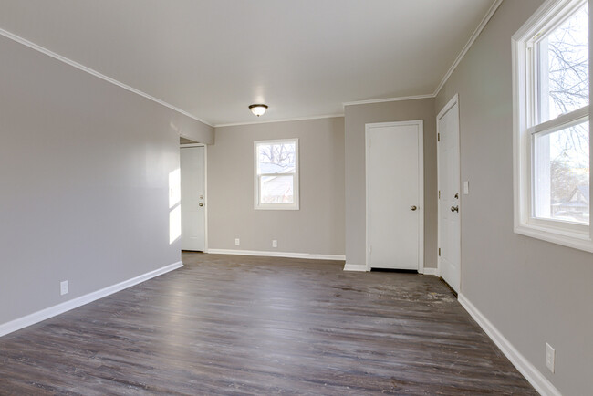 Building Photo - 4034 Laurel Ave