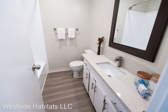 Building Photo - 2 br, 2 bath Apartment - 18411 Vincennes St