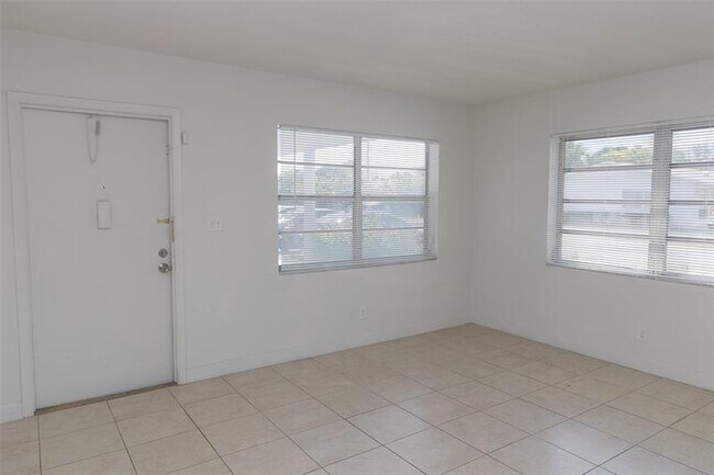 Building Photo - 2435 Van Buren St