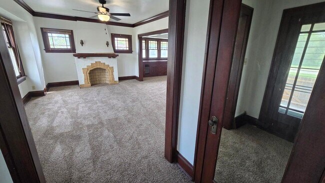 Foto del edificio - 1401 W Brown Deer Rd